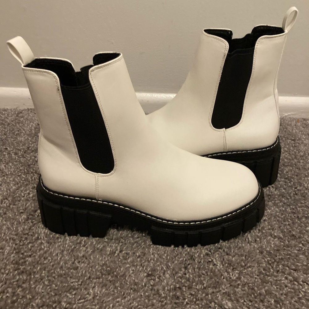⚫️Madden Girl Women's Pheobee Chelsea Boot - Picture 5 of 6